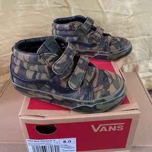 Kids vans skate mid rise camo shoes